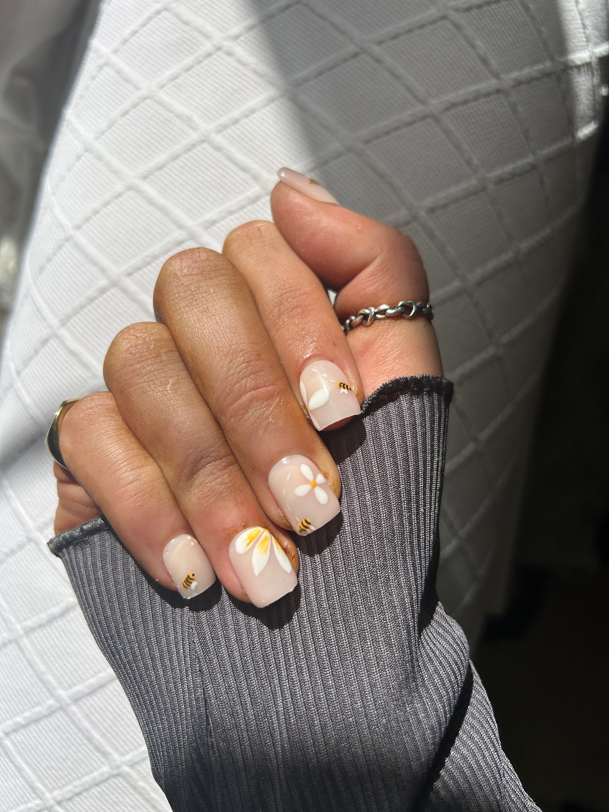 Floral Bee False Nails