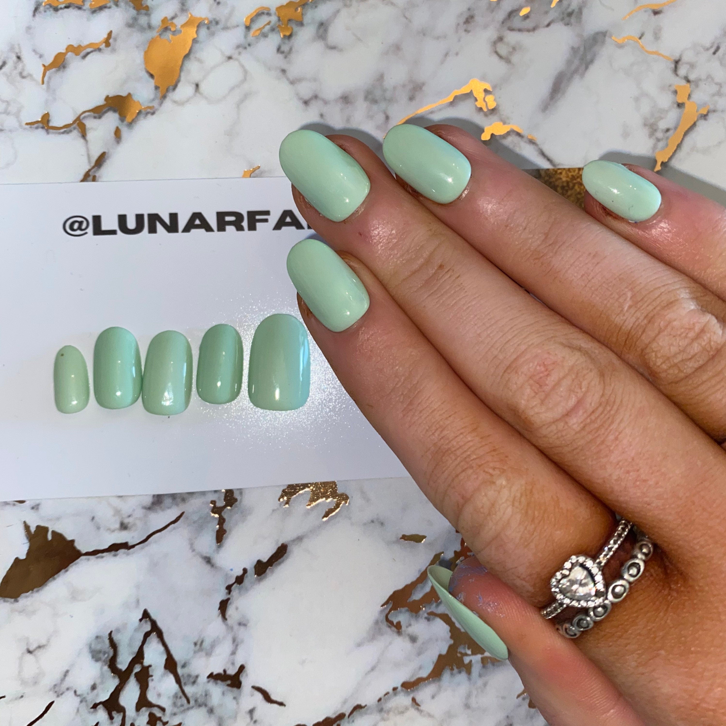 12 Short Green Nail Ideas for Spring and Beyond - Runway
